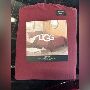 UGG Devon Twin / Twin XL Duvet Cover Set
Color: Cabernet (deep wine / burgundy)